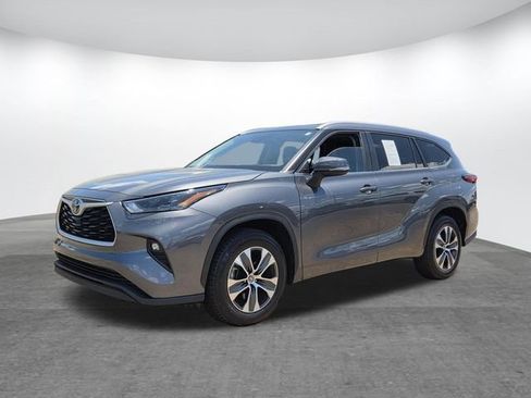 Used 2023 Toyota Highlander XLE FWD image 7