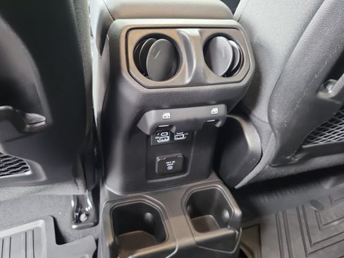 Used 2025 Jeep Gladiator Rubicon w/ Safety Group AWD/4WD image 14