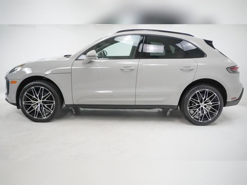 Certified 2025 Porsche Macan image 2