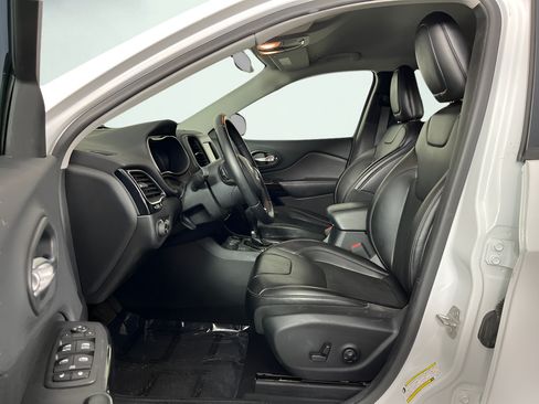Used 2019 Jeep Cherokee Latitude Plus AWD/4WD image 10