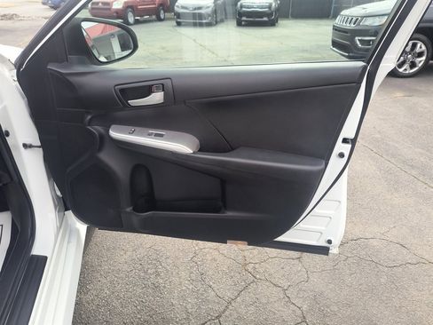 Used 2012 Toyota Camry L image 21