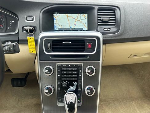 Used 2016 Volvo S60 T5 image 27