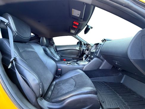 Used 2017 Nissan 370Z Touring RWD image 17