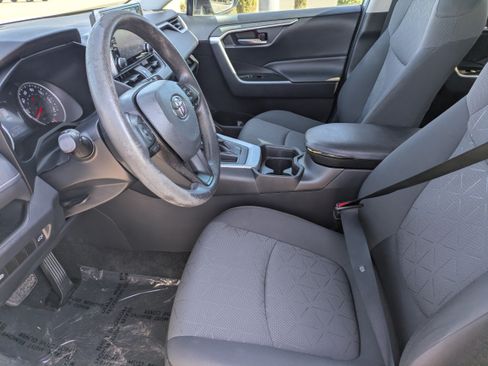 Used 2021 Toyota RAV4 XLE w/ Convenience Package FWD image 24