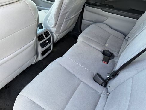 Used 2021 Honda Pilot EX image 9