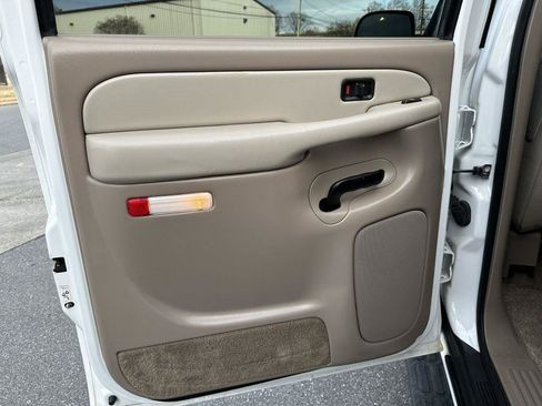 Used 2002 Chevrolet Suburban LT AWD/4WD image 12