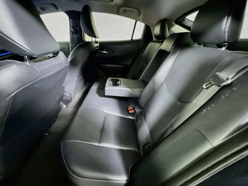 Used 2026 Toyota Prius FWD image 28