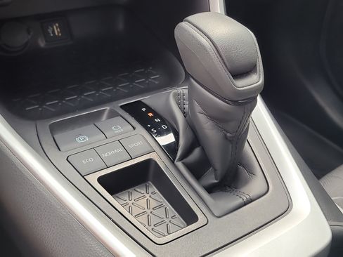 Certified 2025 Toyota RAV4 XLE w/ Convenience Package FWD image 29
