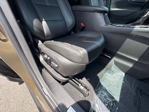 Used 2023 Chevrolet Equinox Premier FWD image 23