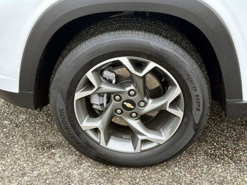 Certified 2025 Chevrolet Trax LT w/ Driver Confidence Package image 8