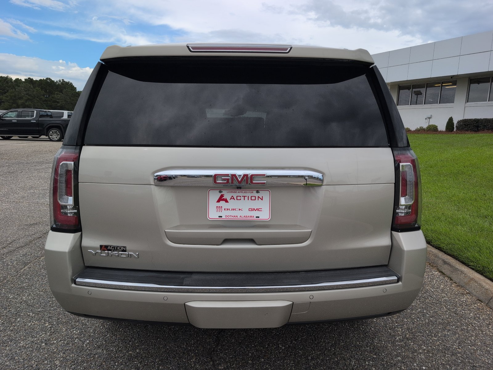 Used 2016 GMC Yukon Denali w/ Open Road Package RWD image 5