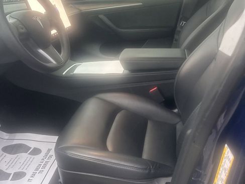 Used 2023 Tesla Model Y Performance image 8
