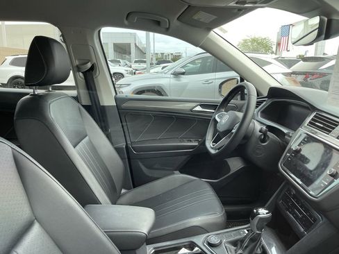 Used 2022 Volkswagen Tiguan SE image 7