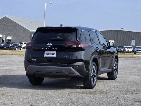 Used 2021 Nissan Rogue SV image 5