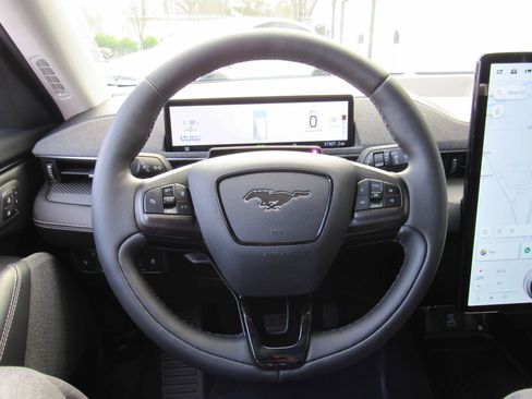 Used 2022 Ford Mustang Mach-E Premium image 16