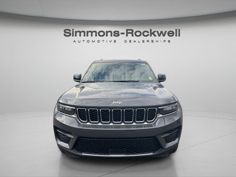 Used 2024 Jeep Grand Cherokee Laredo w/ Luxury Tech Group I AWD/4WD image 8