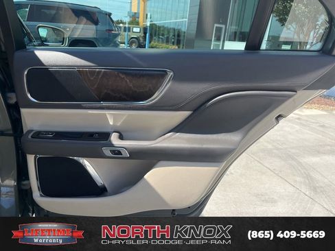 Used 2017 Lincoln Continental Select FWD image 25