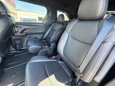 New 2026 Toyota Sienna XSE FWD image 31