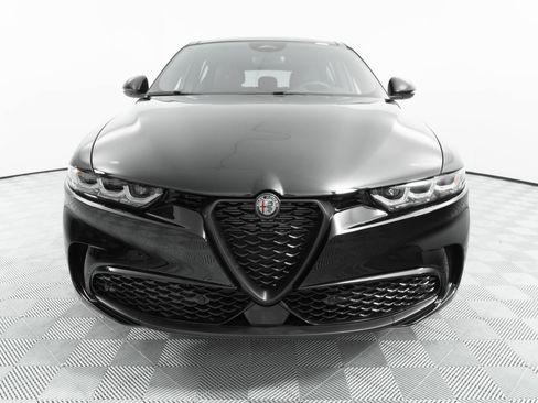 New 2025 Alfa Romeo Tonale w/ Premium Package image 3