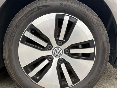 Used 2016 Volkswagen e-Golf SE image 5