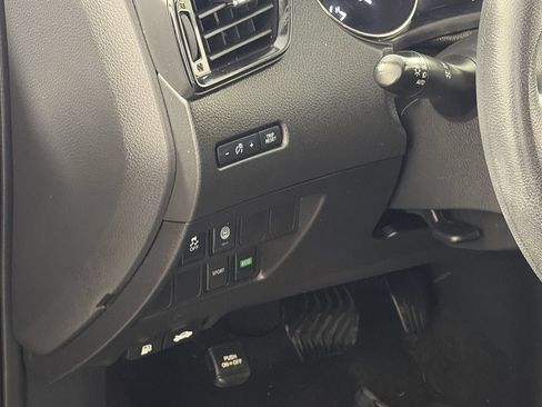 Used 2022 Nissan Rogue Sport S FWD image 12