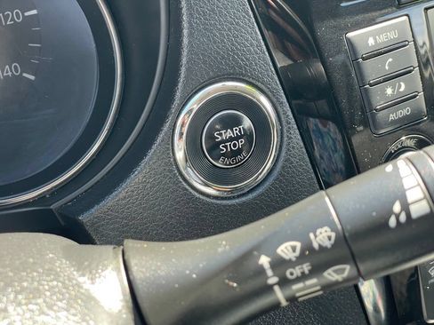 Used 2018 Nissan Rogue SV AWD/4WD image 22