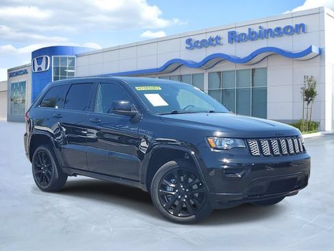 Used 2022 Jeep Grand Cherokee Laredo X AWD/4WD image 1