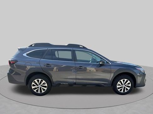 Used 2023 Subaru Outback Premium AWD/4WD image 2