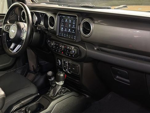 Used 2020 Jeep Gladiator Overland image 11