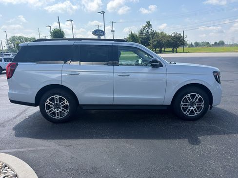 Used 2025 Ford Expedition Active AWD/4WD image 5