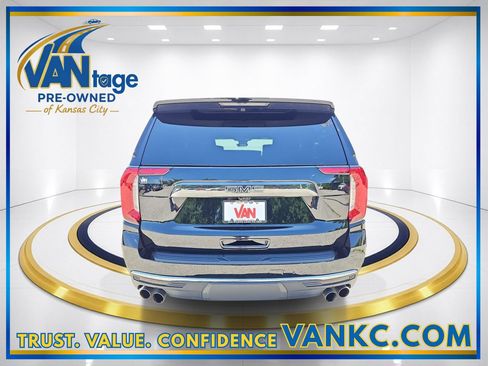 Used 2024 GMC Yukon Denali Ultimate AWD/4WD image 7