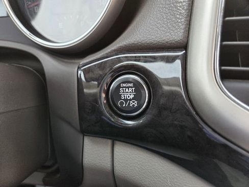 Used 2011 Jeep Grand Cherokee Laredo AWD/4WD image 23