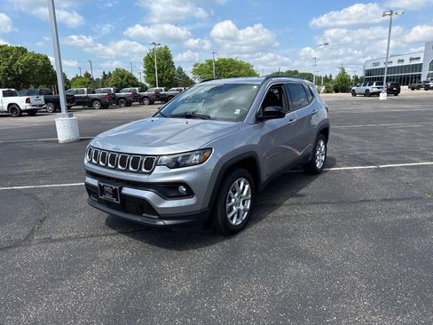 Used 2023 Jeep Compass Latitude AWD/4WD image 8