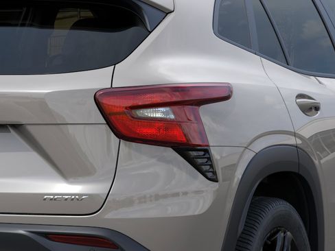 New 2026 Chevrolet Trax ACTIV w/ Sunroof Package FWD image 12