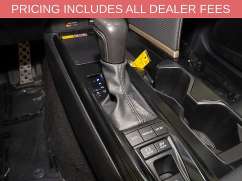 Used 2025 Toyota Camry SE FWD image 15