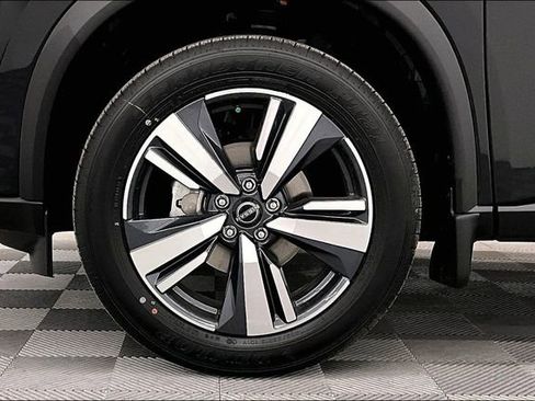 New 2025 Nissan Rogue SL image 13