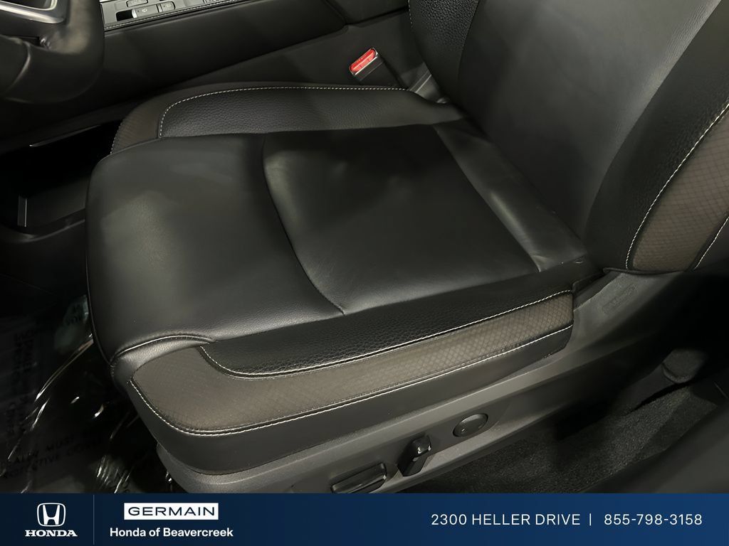 Used 2025 Nissan Pathfinder SL FWD image 19