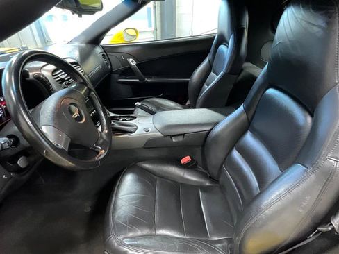 Used 2007 Chevrolet Corvette Coupe w/ Performance Package image 10