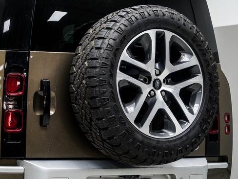 Used 2022 Land Rover Defender 110 XS Edition AWD/4WD image 13