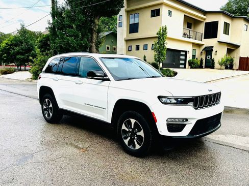 Used 2022 Jeep Grand Cherokee Limited 4xe w/ Luxury Tech Group II AWD/4WD image 7