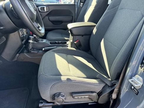 Used 2025 Jeep Gladiator Sport image 14