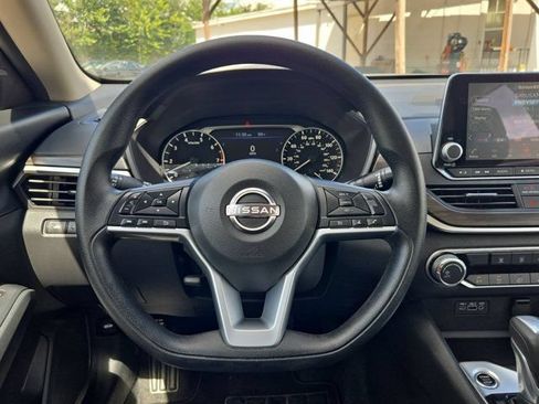 Used 2025 Nissan Altima 2.5 SV FWD image 22