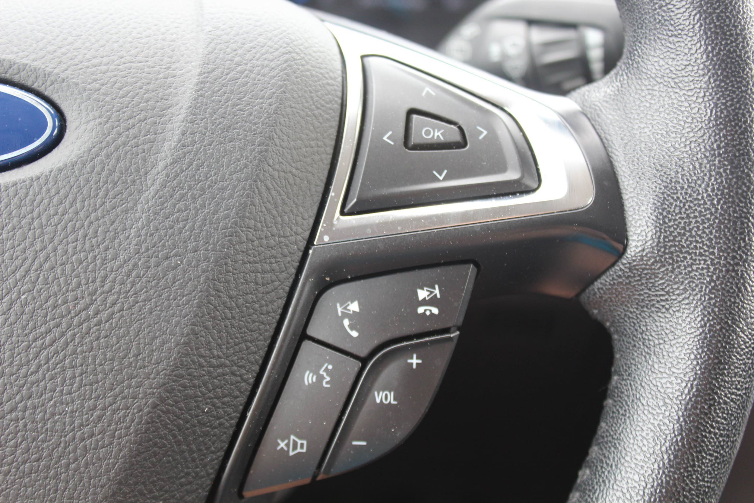 Used 2022 Ford Edge Titanium AWD/4WD image 11