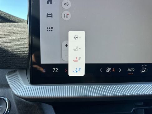 Used 2025 Ford Explorer Platinum image 24