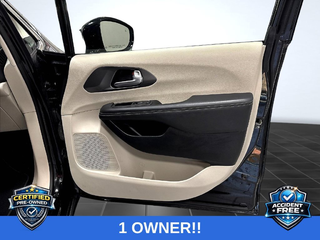 Used 2024 Chrysler Pacifica Touring-L FWD image 29