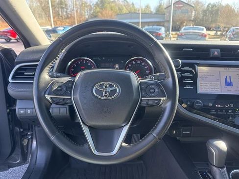 Used 2018 Toyota Camry XSE image 9