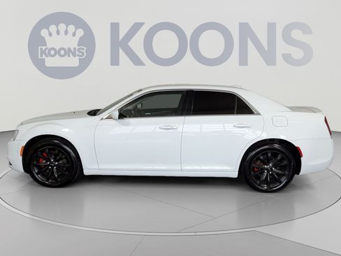 Used 2015 Chrysler 300 Limited w/ Driver Convenience Group AWD/4WD image 2