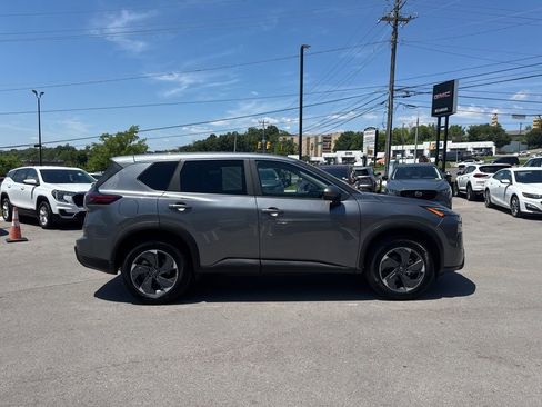 Used 2025 Nissan Rogue SV FWD image 8