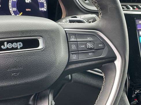 Used 2023 Jeep Grand Cherokee L Laredo image 34