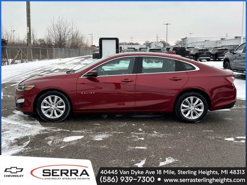 Used 2019 Chevrolet Malibu LT w/ Driver Confidence Package image 2